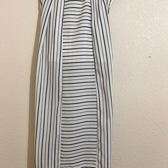 Doe & Rae Wide Leg Cropped Striped Pants Size M - Picture 4 of 8